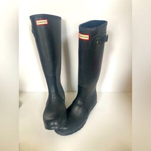 Hunter rain boots in black gloss tall adjustable size 10 womens